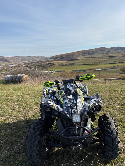 vând can-am renegade 1000