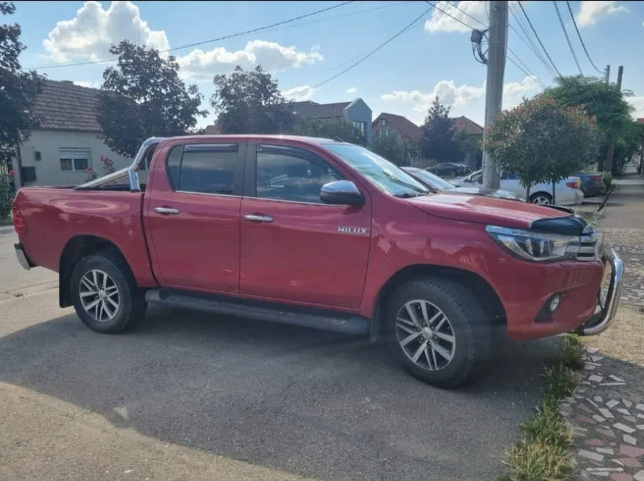 Vand Toyota hilux 2,4D