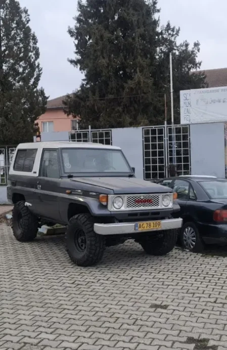 Vând Toyota Land Cruiser