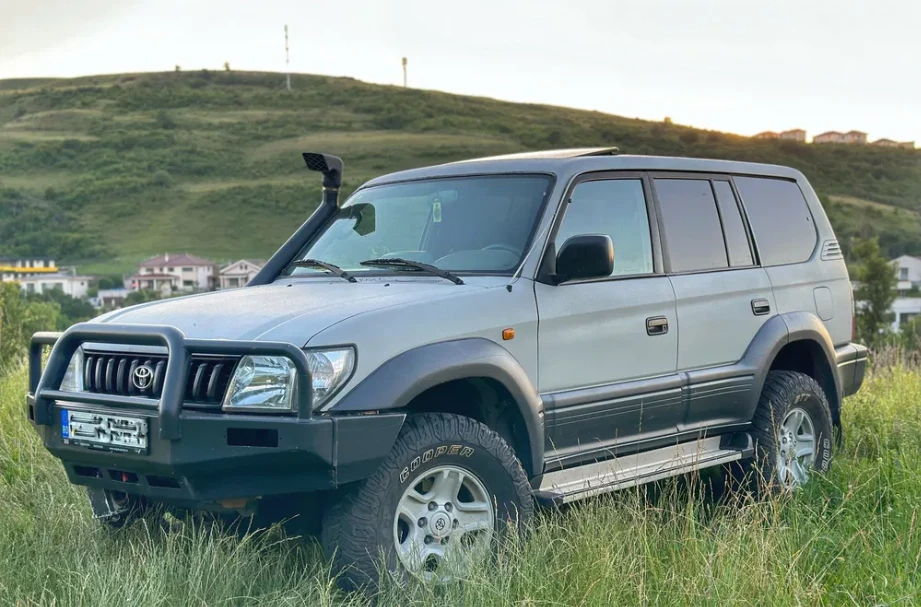 Vand /schimb Toyota Land Cruiser J90 Impecabila