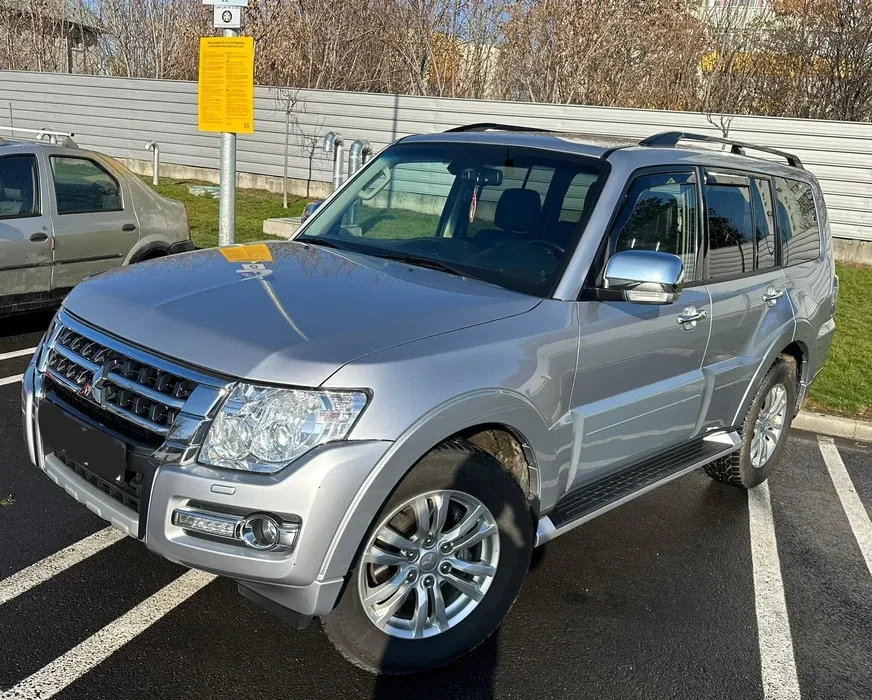 Mitshubishi Pajero cash sau schimb