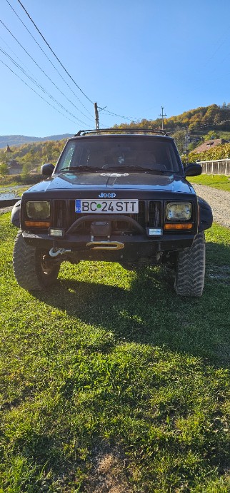 Cherokee xj ,fără rugină, preț negociabil sau schimb cu auto